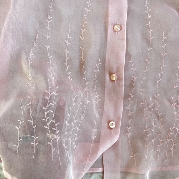 💝 Bubblegum Sheer Vintage Button Down 💝 - Picture 4 of 8